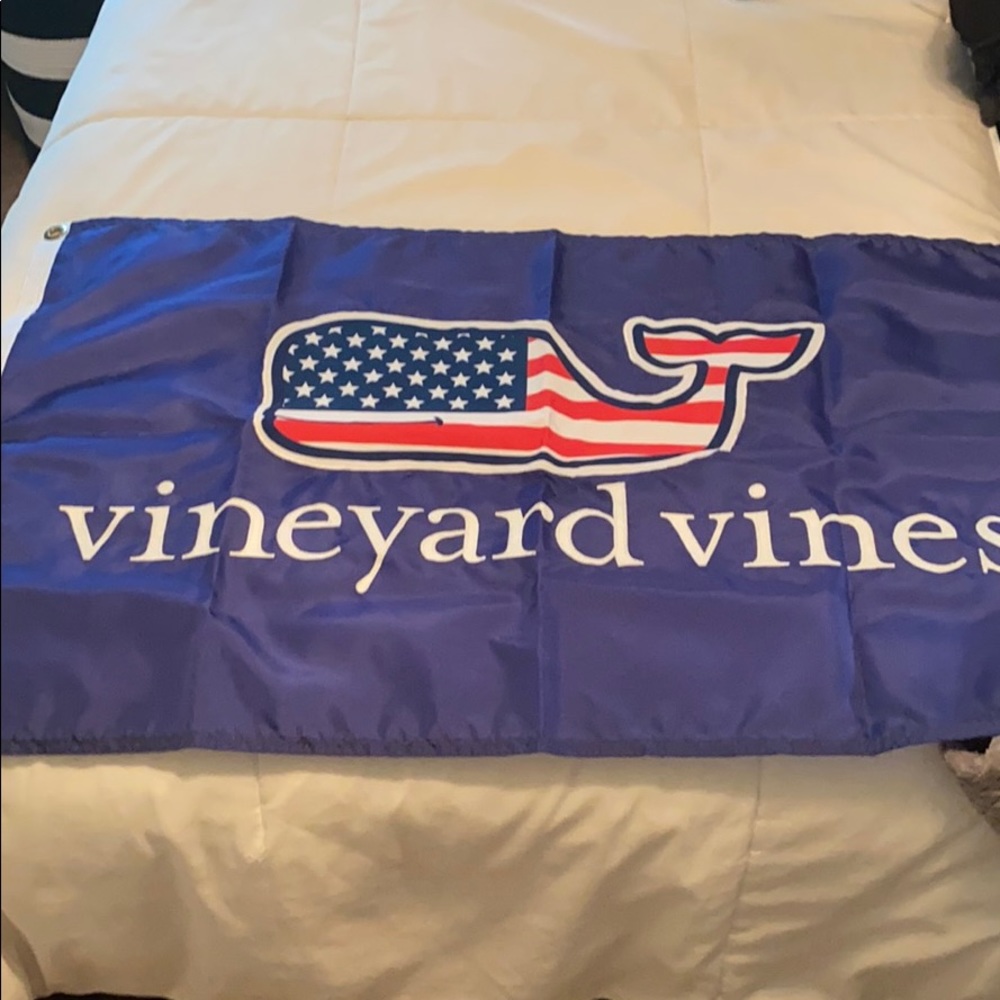 New Vineyard Vines Flag